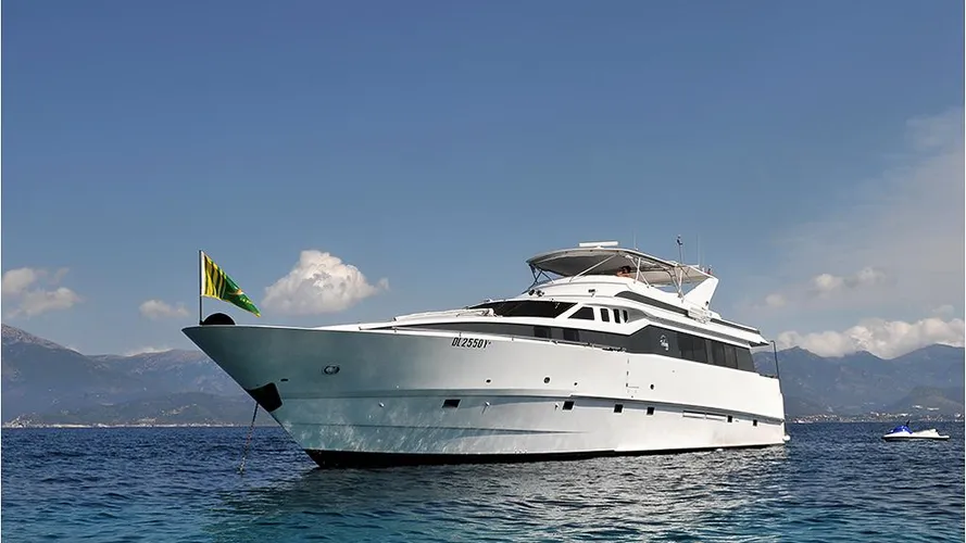 Trilogy-yacht-profile