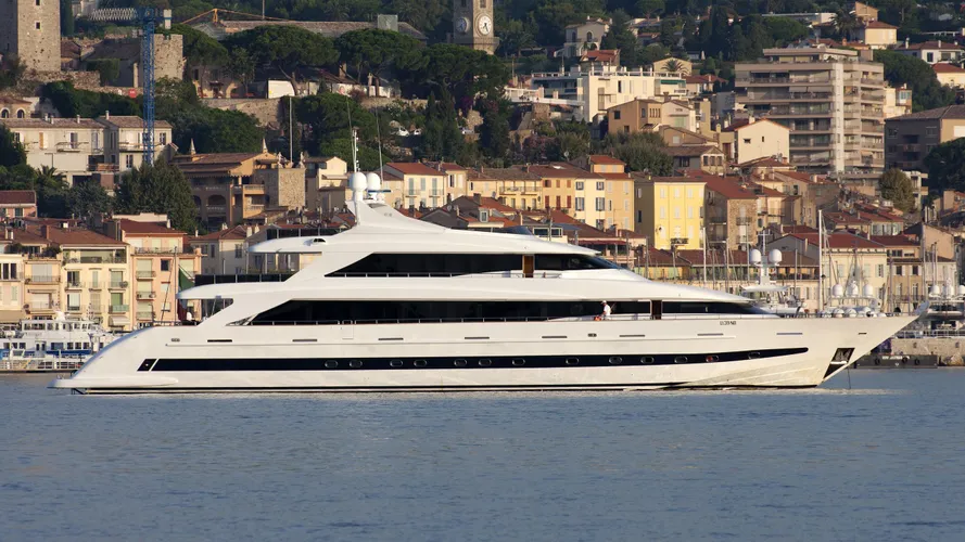 villa-sul-mar-yacht-exterior