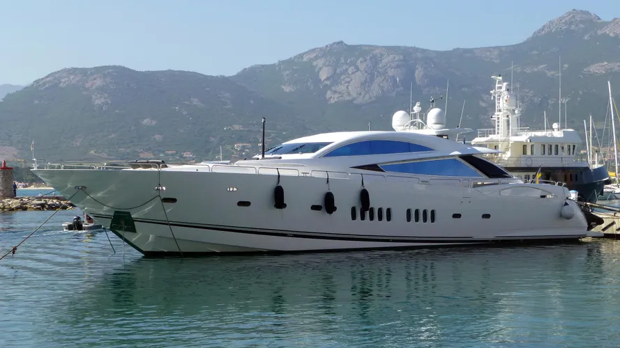 diablo-blanco-yacht-exterior