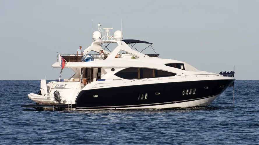 desire-yacht-exterior
