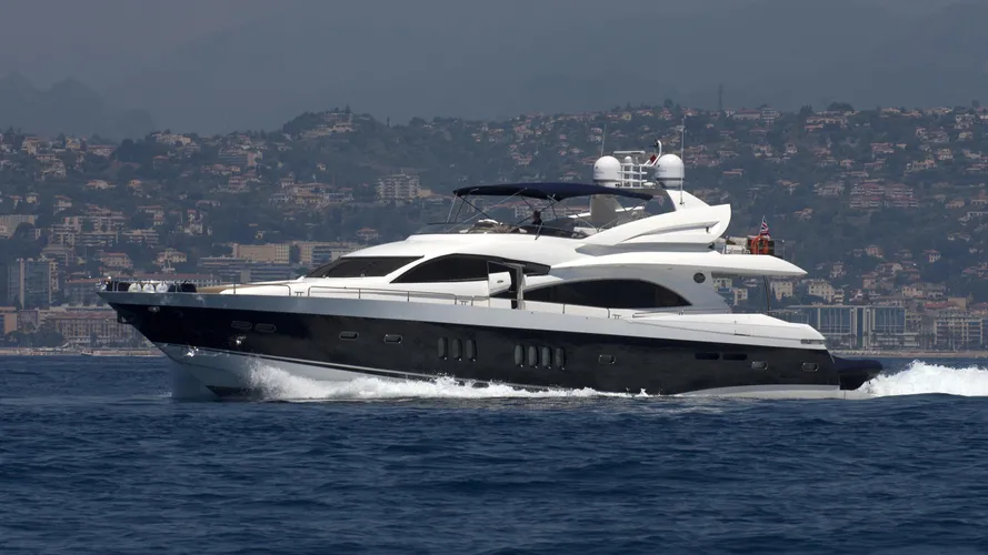 noryala-yacht-exterior