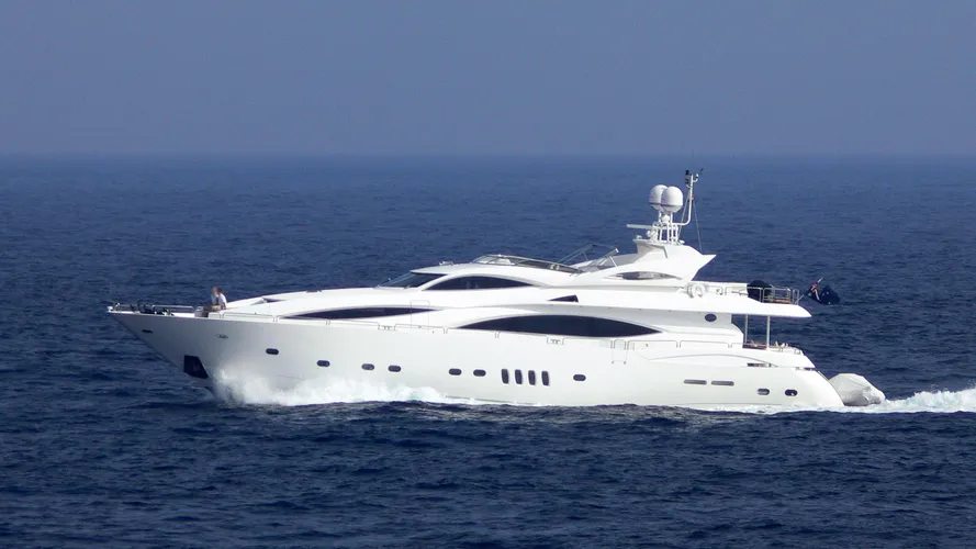 bunny-yacht-exterior