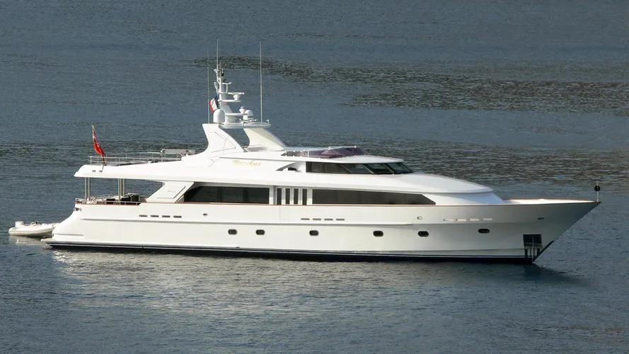 bacchus-alla-yacht-exterior