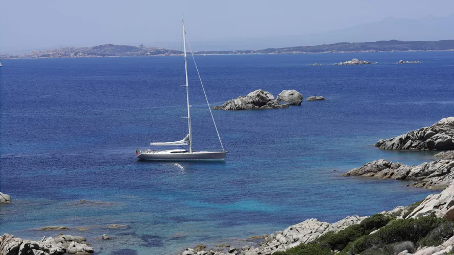 skip'n-bou-yacht-for-charter-profile