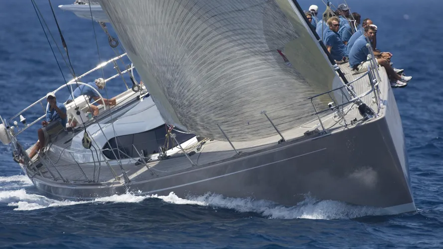 skip'n-bou-yacht-sailing