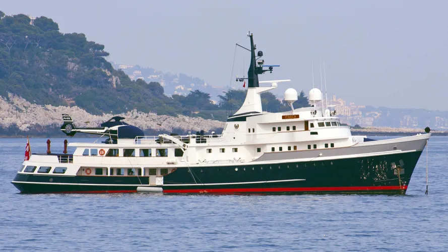 itasca-yacht-exterior