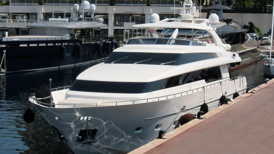 gps-yacht-exterior