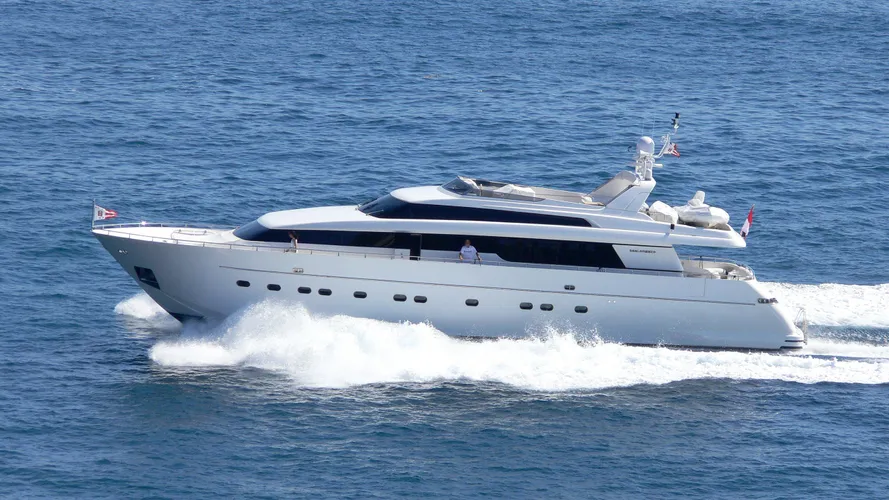 keep-cool-yacht-exterior