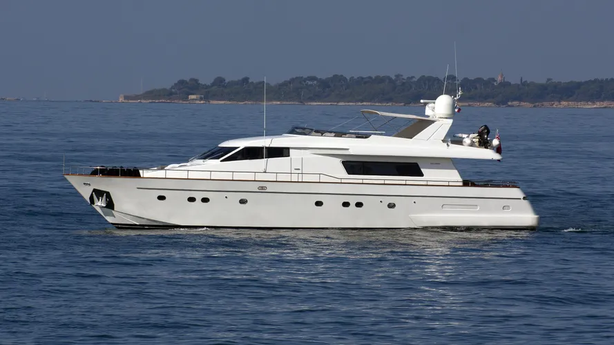 solal-yacht-exterior