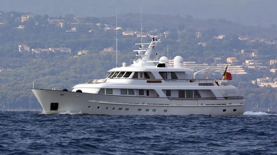 cornelia-yacht-exterior