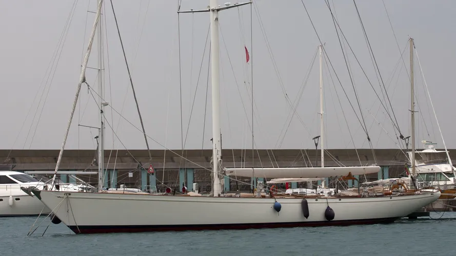 whitefin-yacht-exterior