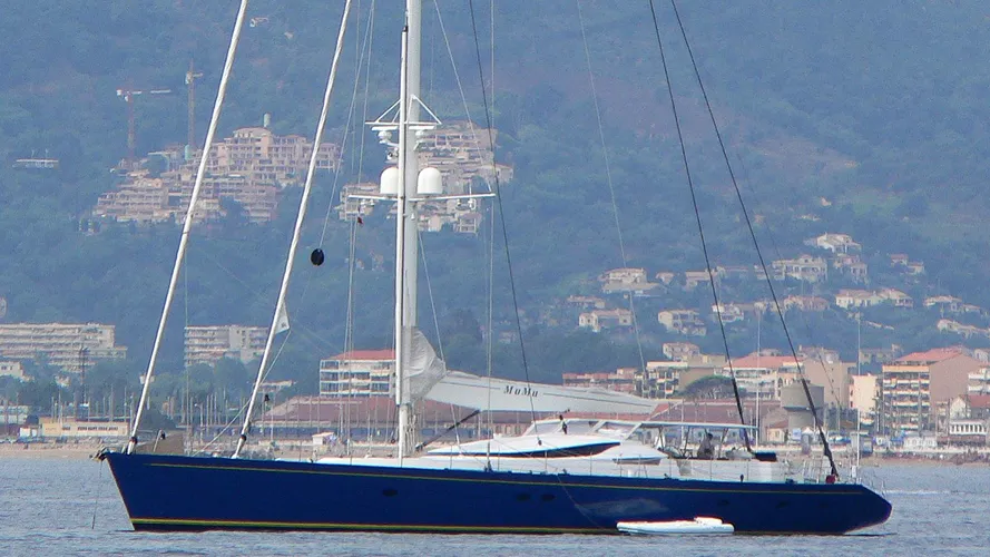 mumu-yacht-exterior