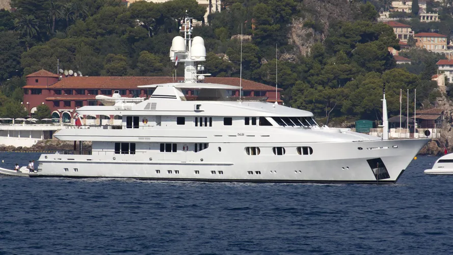 tales-yacht-exterior