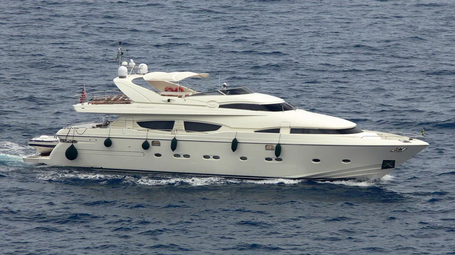 gran-pez-yacht-exterior