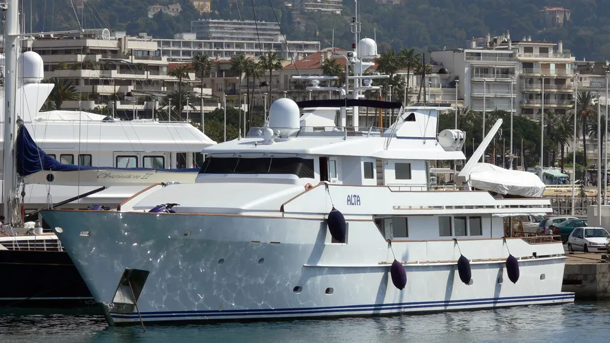 stella-maris-yacht-exterior