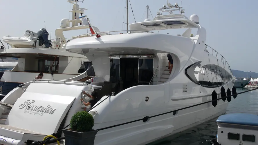 romantica-yacht-exterior
