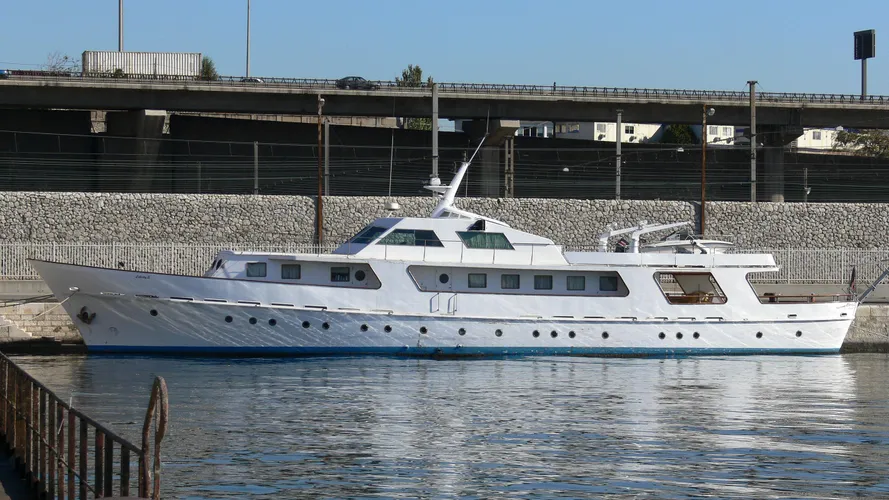 liberty-s-yacht-exterior