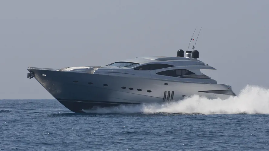 mm-yacht-exterior