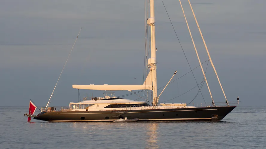 clan-viii-yacht-exterior