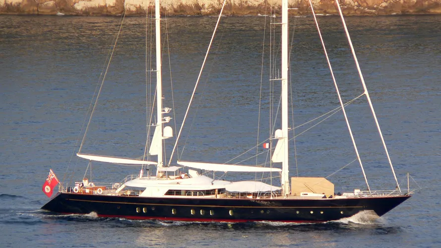 luna-yacht-exterior