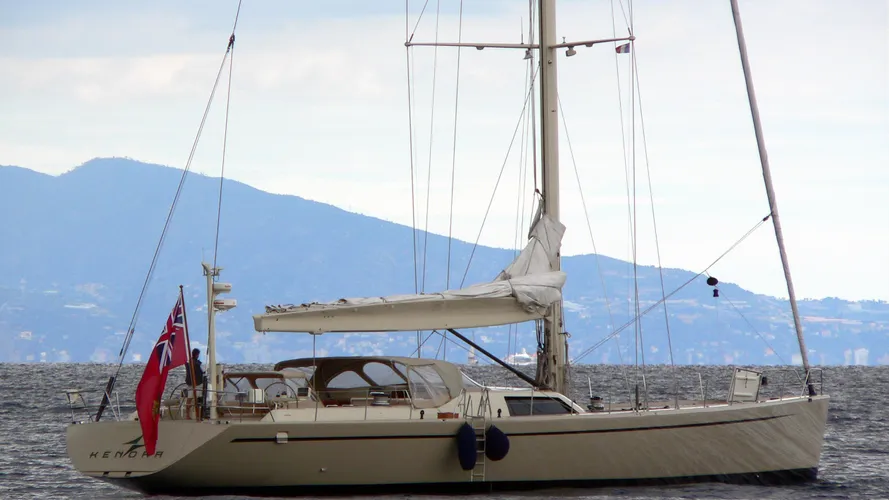 kenora-yacht-exterior
