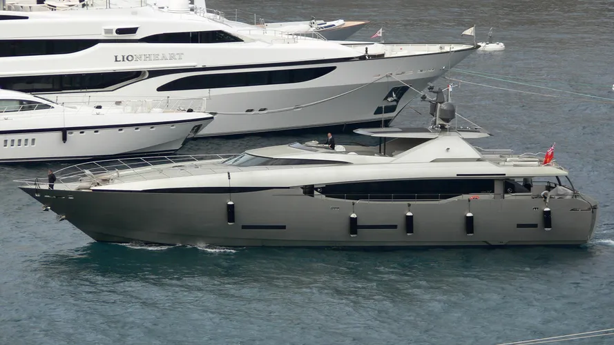 ludy-yacht-exterior