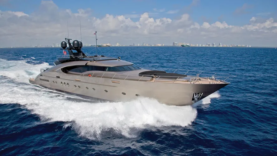 griffin-yacht-crusiing