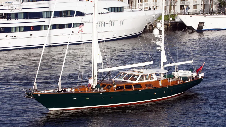 keewaydin-yacht-exterior