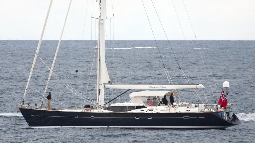 dama-de-noche-yacht-exterior