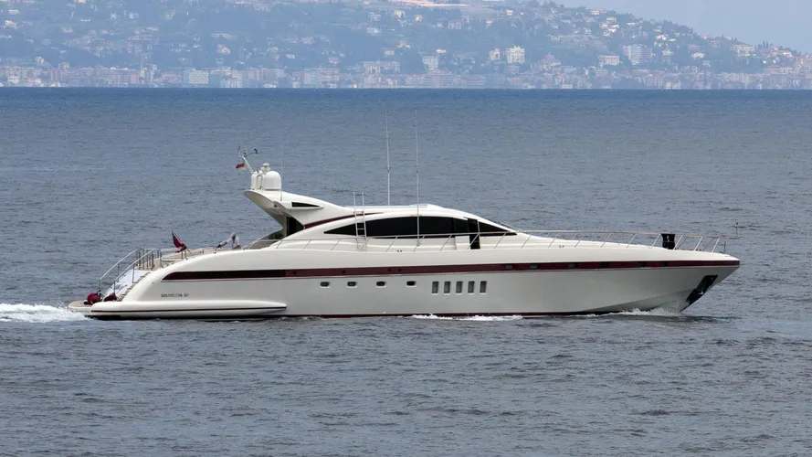 little-saf-yacht-exterior