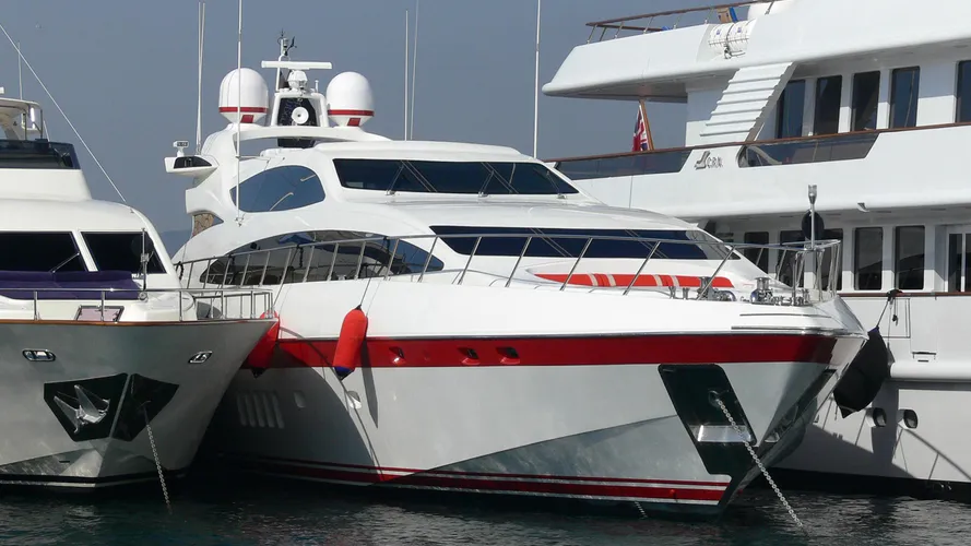 hells-bells-yacht-exterior