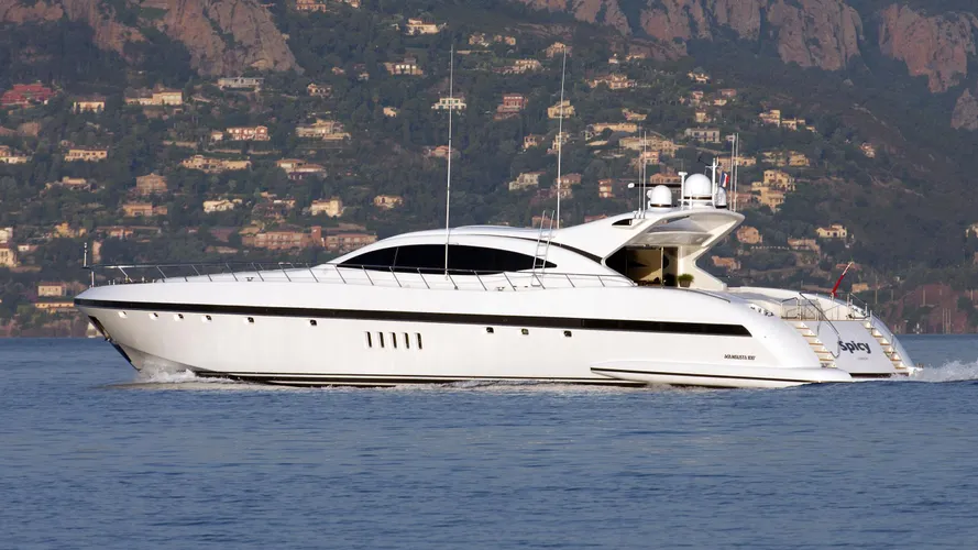 spicy-yacht-exterior