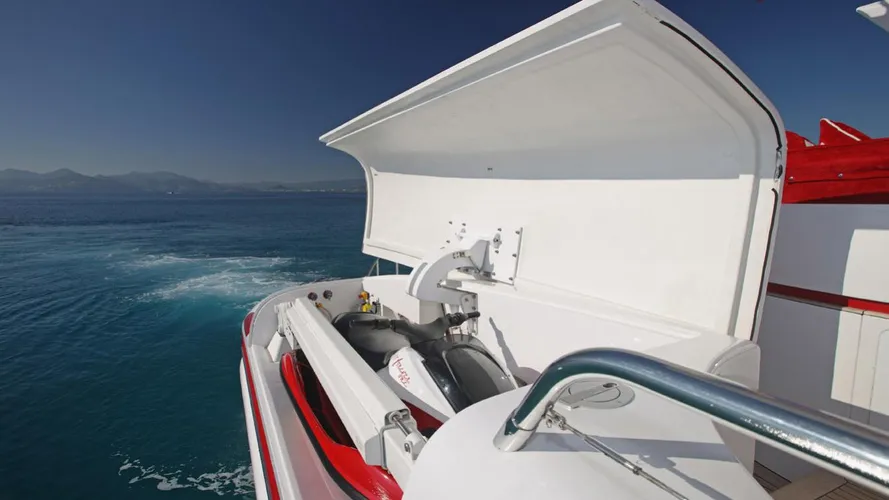 forever-one-yacht-jetski