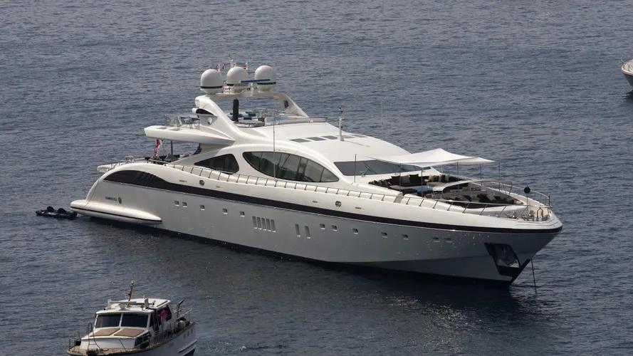 zeus-yacht-exterior