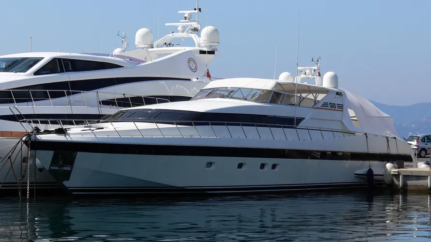 plume-yacht-exterior