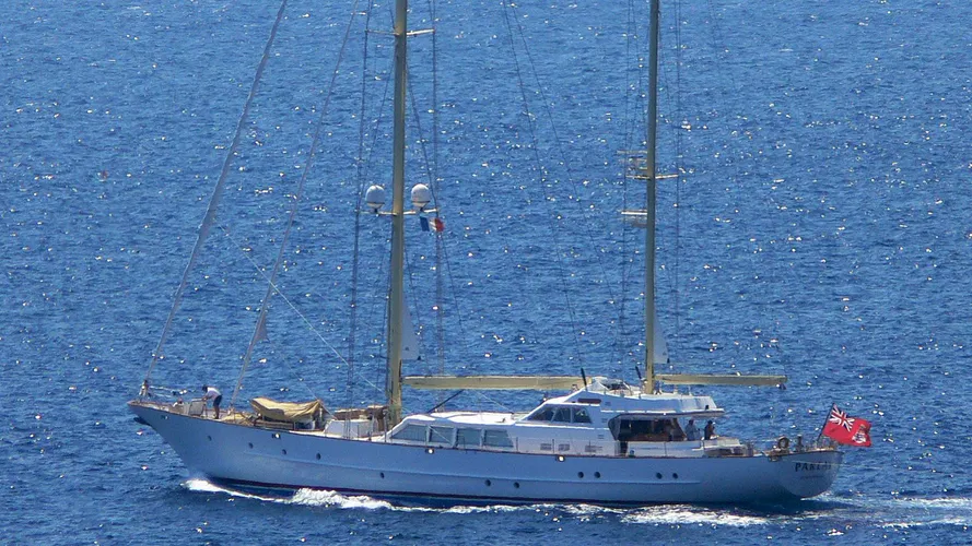 binziyad-yacht-exterior