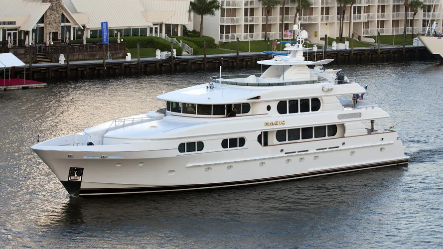 magic-yacht-exterior