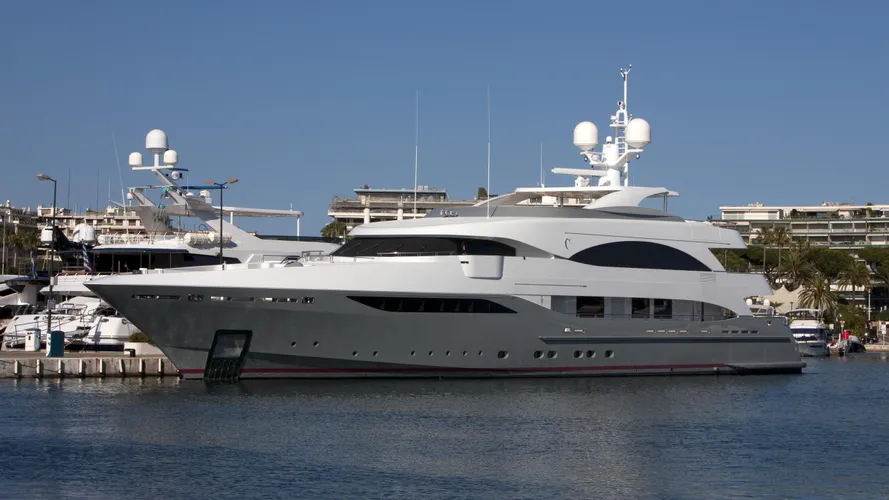 prima-yacht-exterior