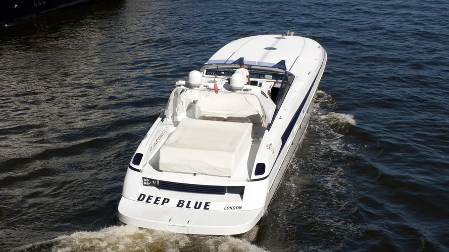 deep-blue-yacht-exterior