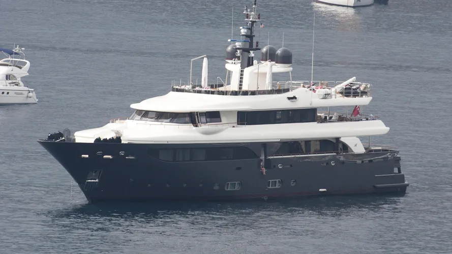 juna-too-yacht-exterior
