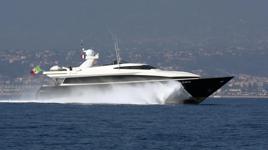 cappuccino-yacht-exterior