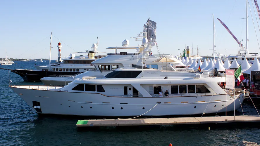 mrs-white-yacht-exterior