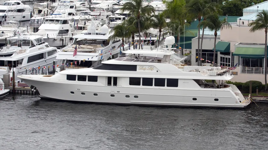 cavallino feelin free lady lily motoryacht westport 112 34m 2010 profile