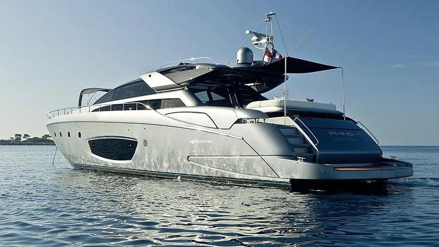 rhino-a-yacht-stern