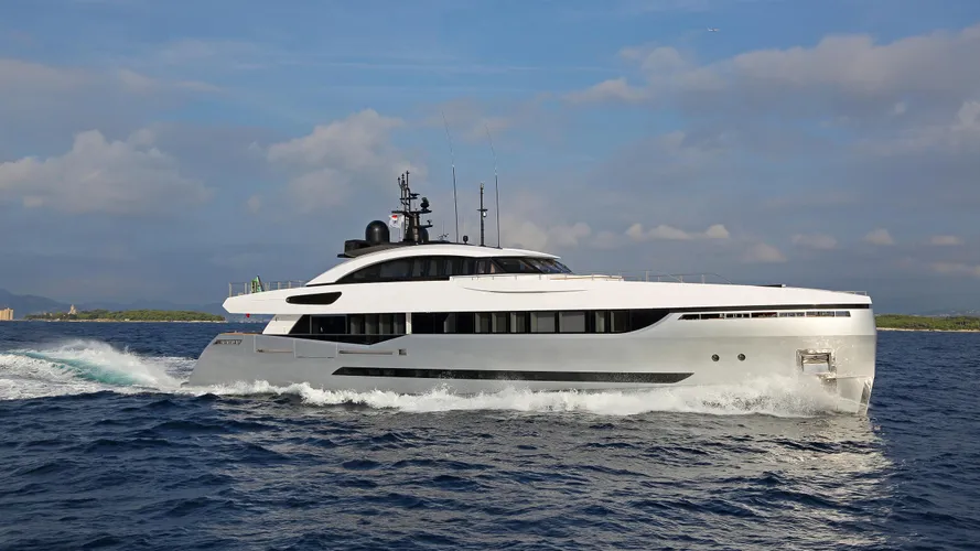 columbus-40S-hybrid-yacht-for-sale-profile