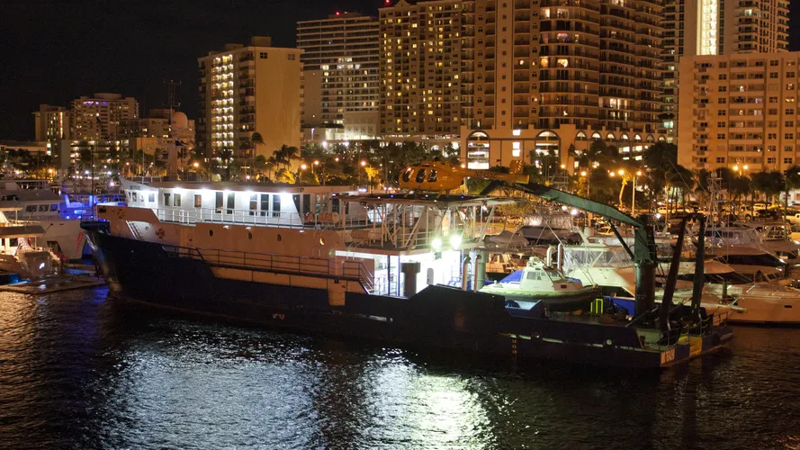 proteus-yacht-exterior