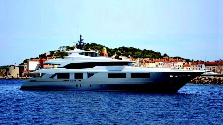 M54-yacht-profile