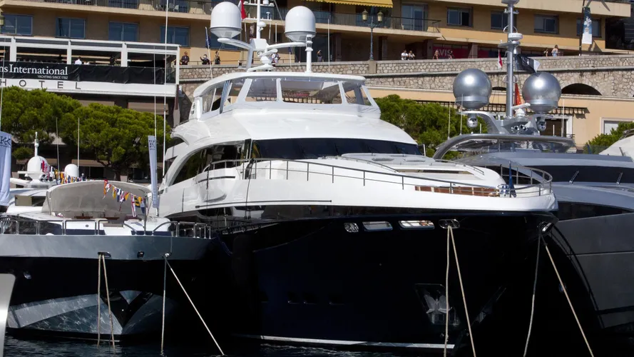 solaris-yacht-exterior