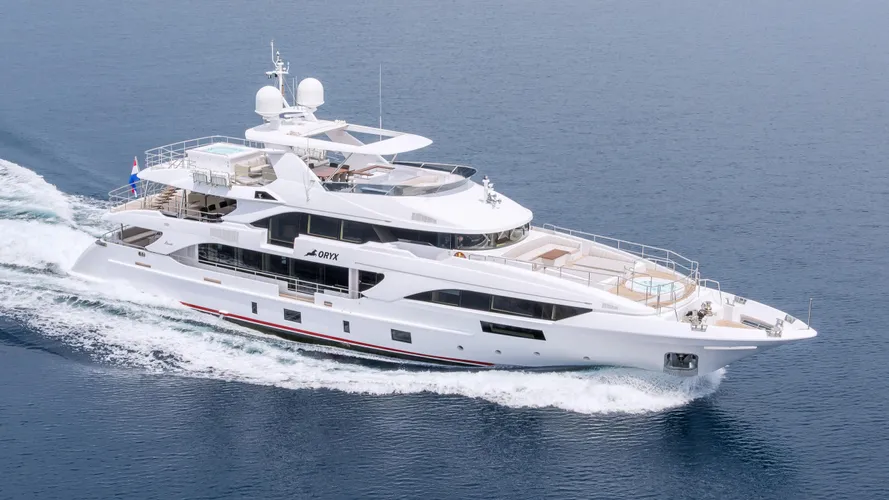 ORYX-yacht-cruising