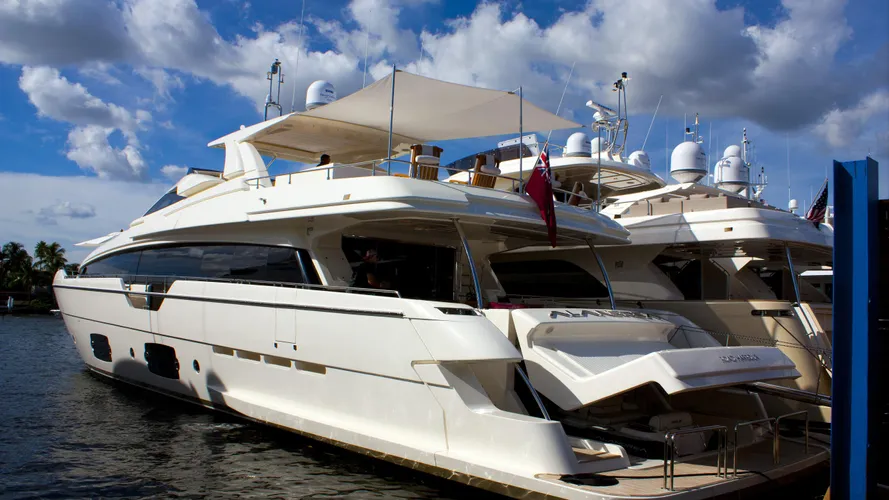 in too deep alandrea motoryacht ferretti 960 29m 2013 half stern